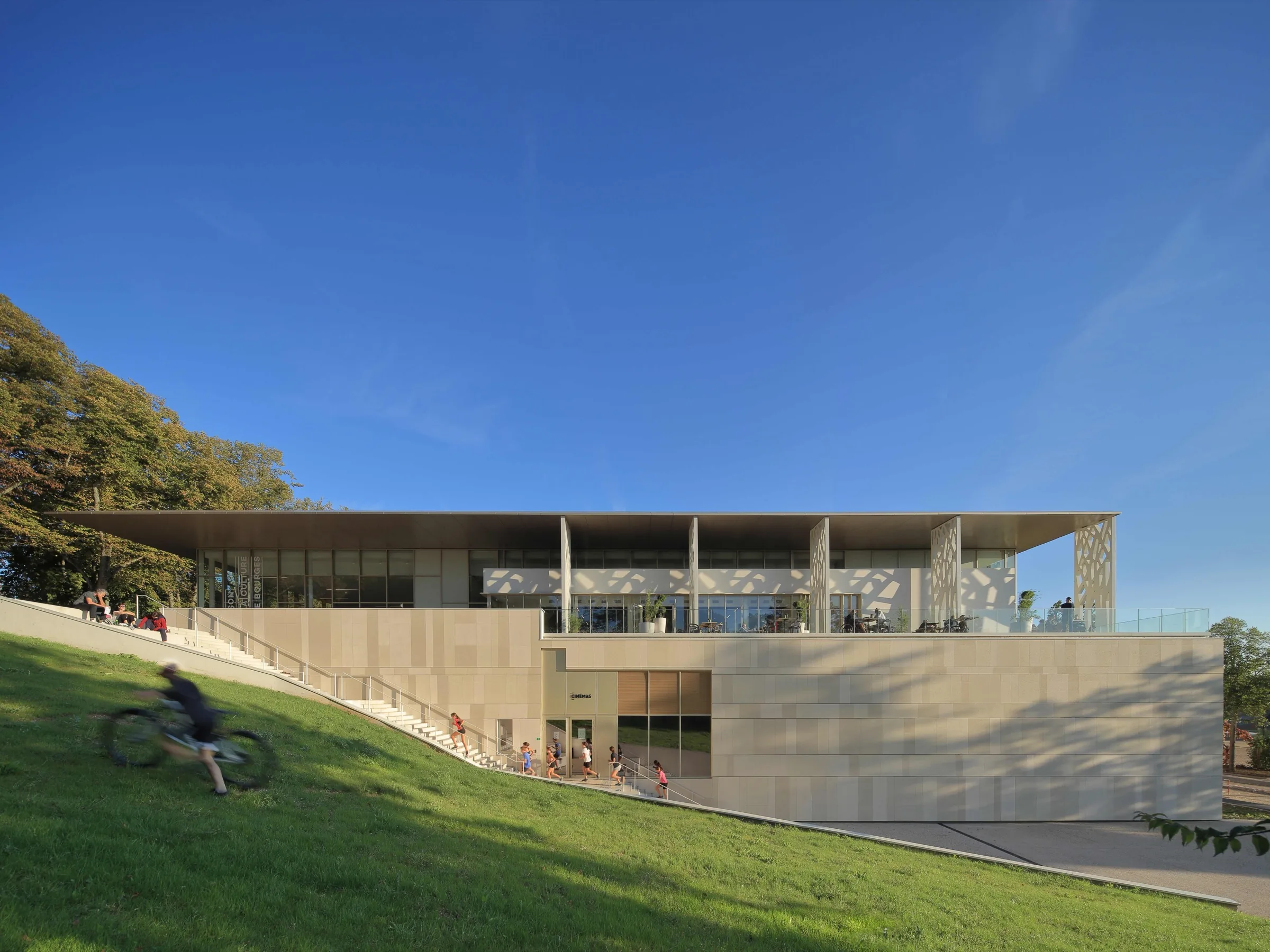 Reconstruction de la Maison de la Culture
